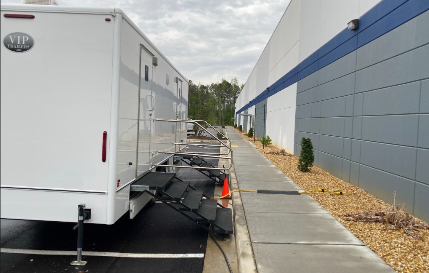 10 station restroom trailer