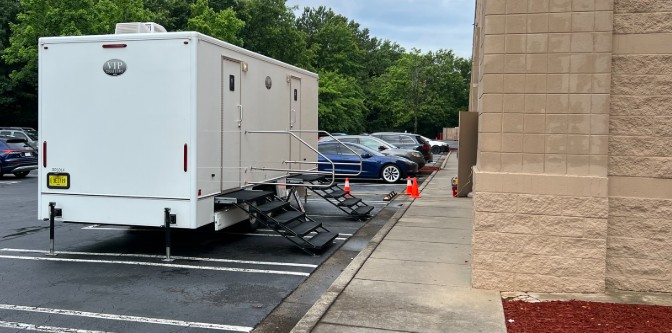 10 station restroom trailer